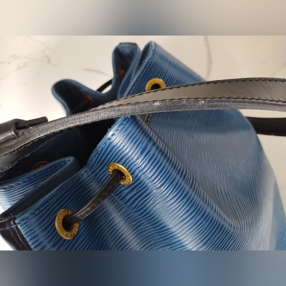 LV Noe Epi Leather Bag - Picture 13 of 14